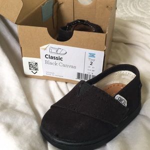 Baby toms size tiny 2 brand new never worn